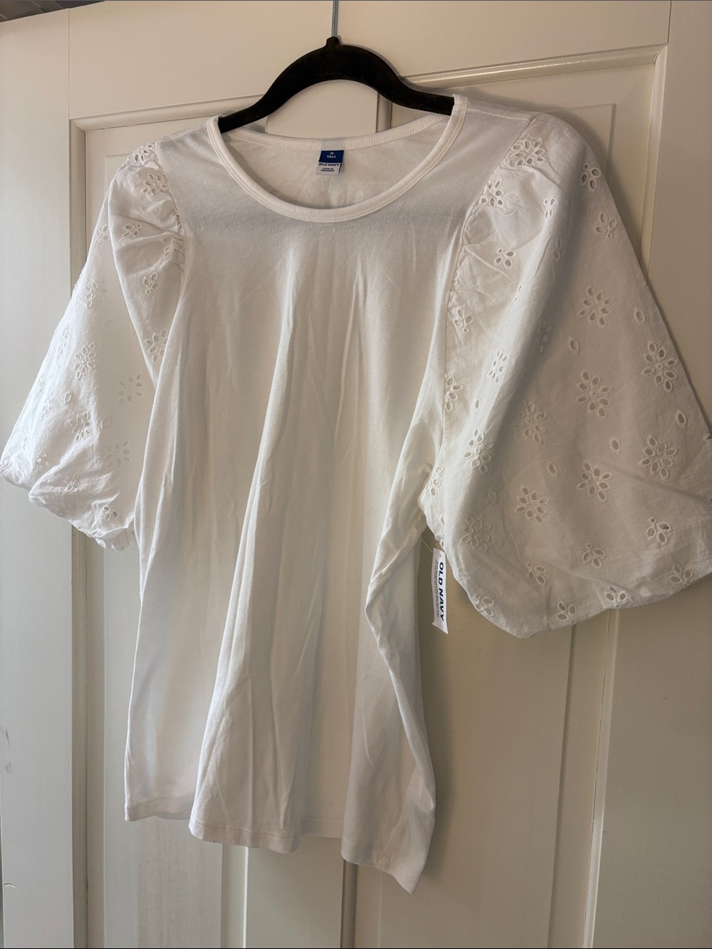 NWT Old Navy Women’s Eyelet White Puff-Sleeve Top M Tall